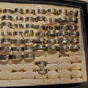 496 Stainless steel rings and 81 porcelain rings each Rings apro $2 each